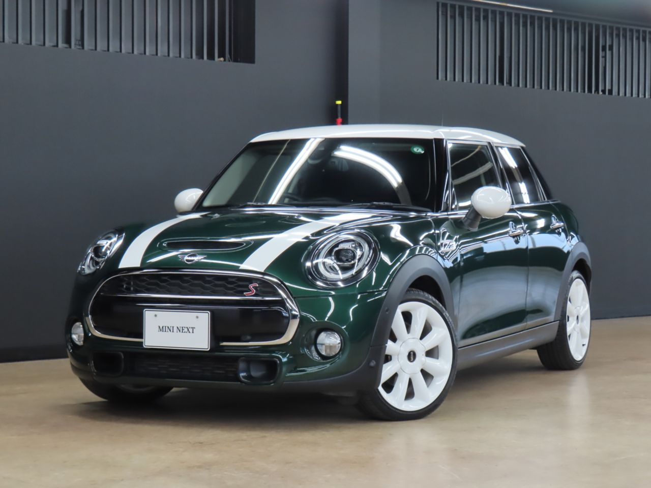 THE NEW MINI COOPER S 5 DOOR.