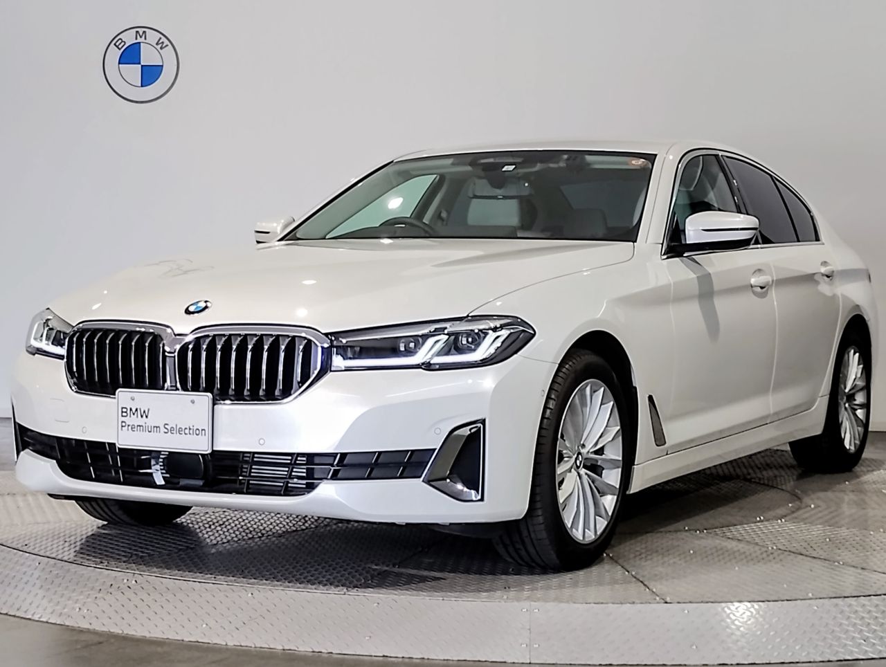 523i Luxury