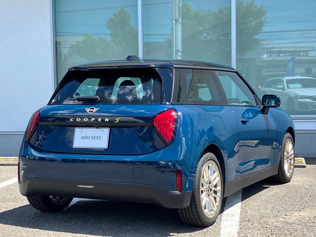 J01 MINI Cooper SE