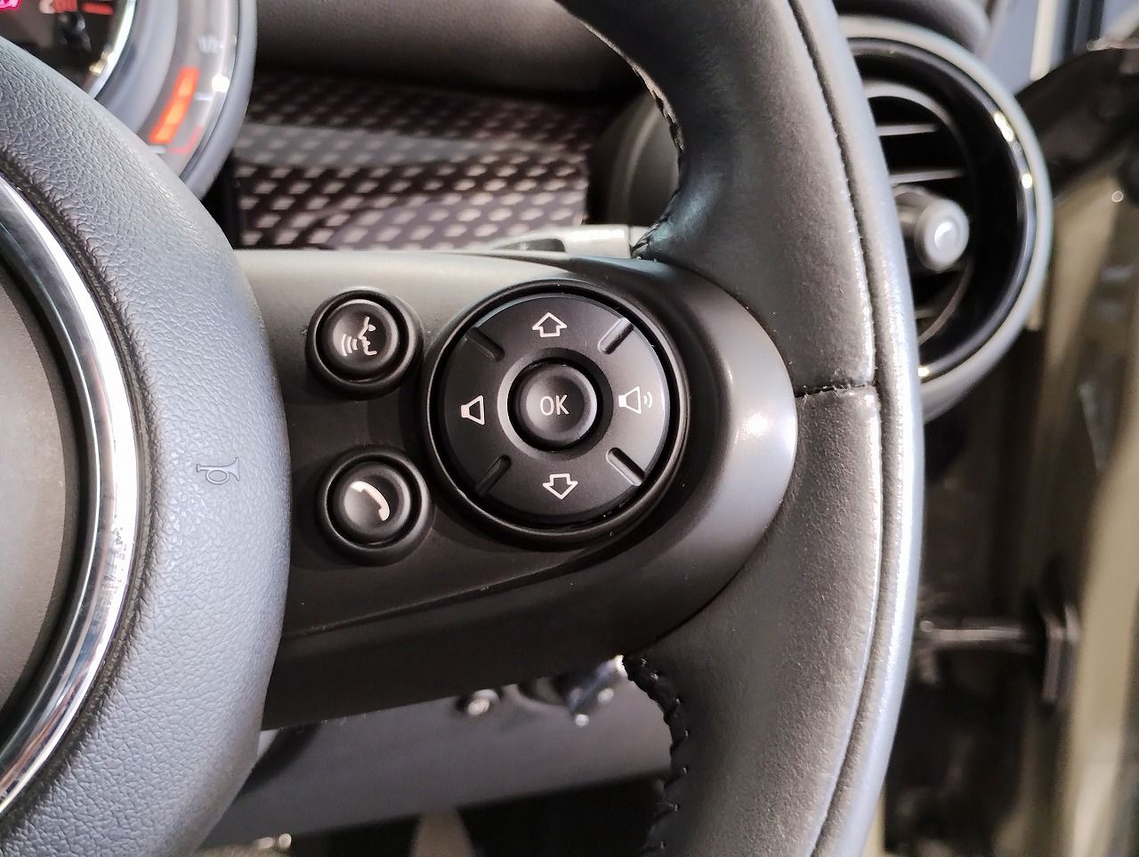 F56 COOPER S D(AT)