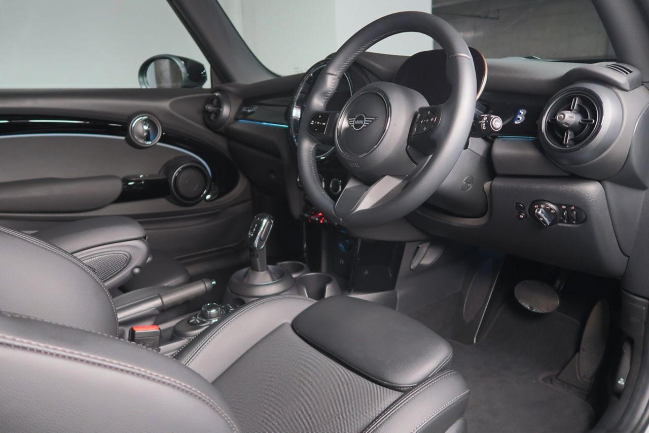 MINI Cooper F56 RHD