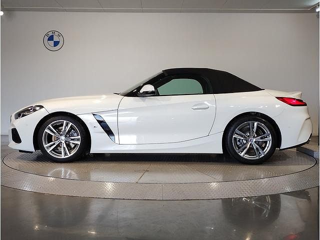 G29 z4 sDrive20i RHD
