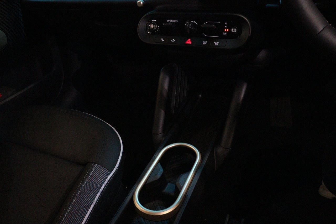 J01 MINI Cooper SE