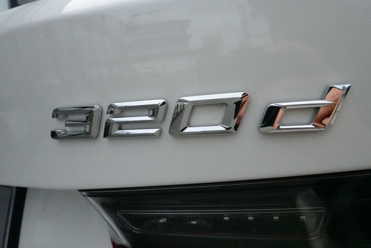 320d xDrive Berline RHD