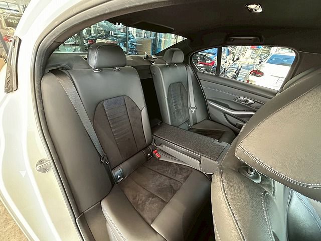G20 320d xDrive RHD Saloon