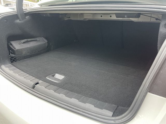 G20 330e Saloon RHD