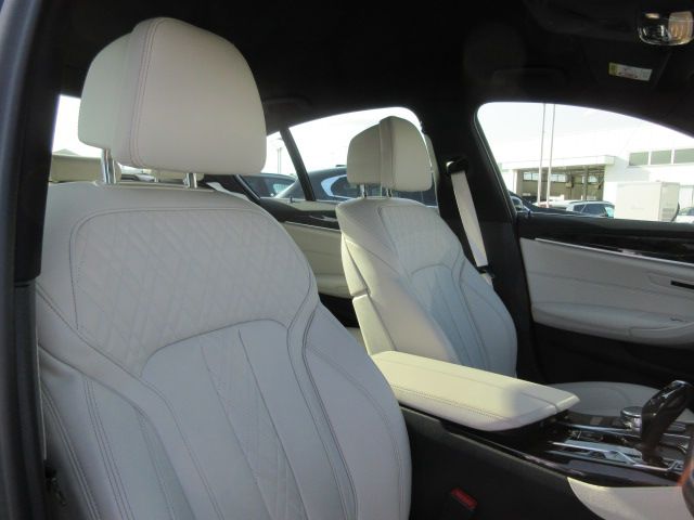 530e Sedan RHD
