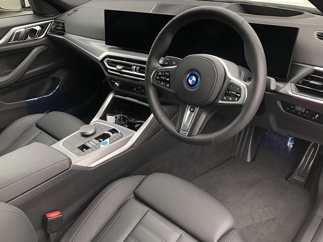 G26 i4 eDrive40 RHD