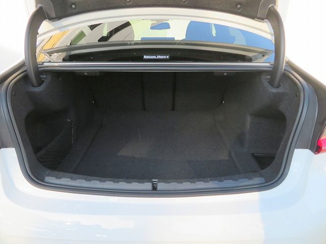 320d xDrive Berline RHD