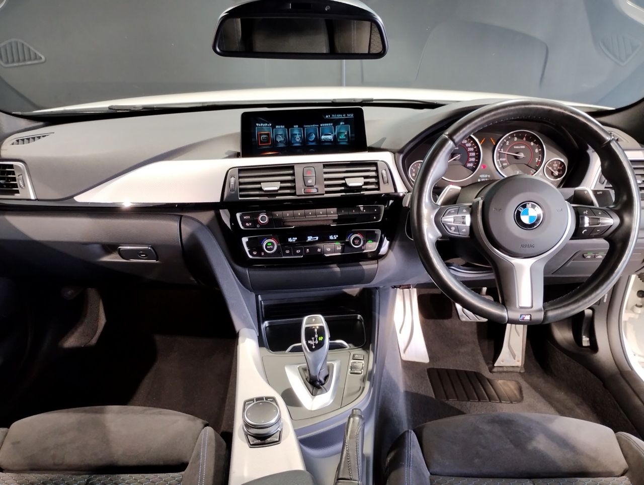 320I SEDAN RHD