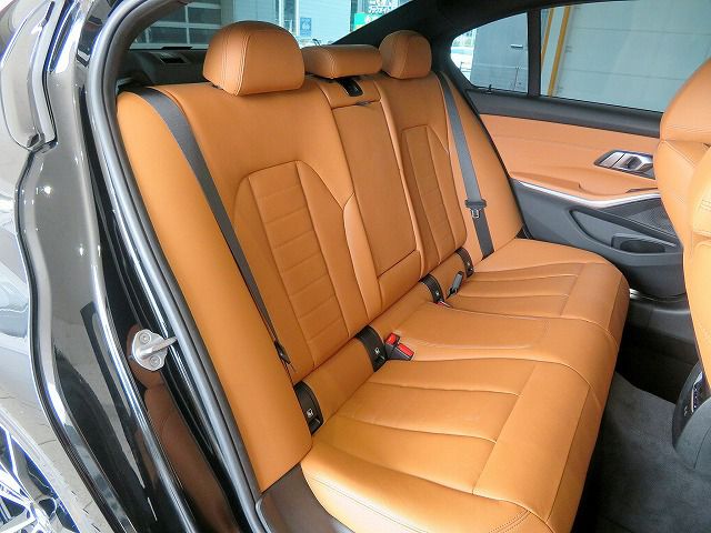 G20 320d xDrive RHD Saloon