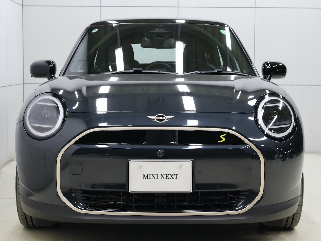 J01 MINI Cooper SE