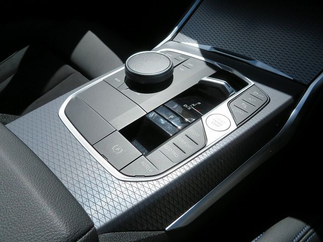 320d xDrive Berline RHD