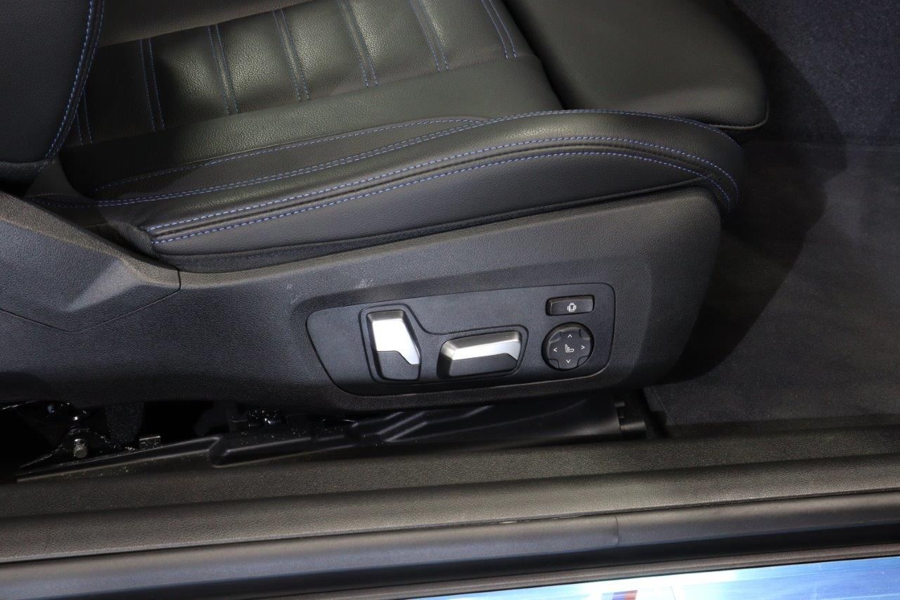 M240i xDrive Coupé RHD