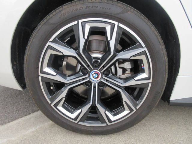 G26 i4 eDrive40 RHD