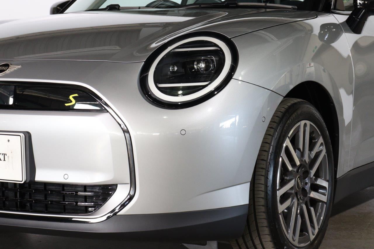 J01 MINI Cooper SE