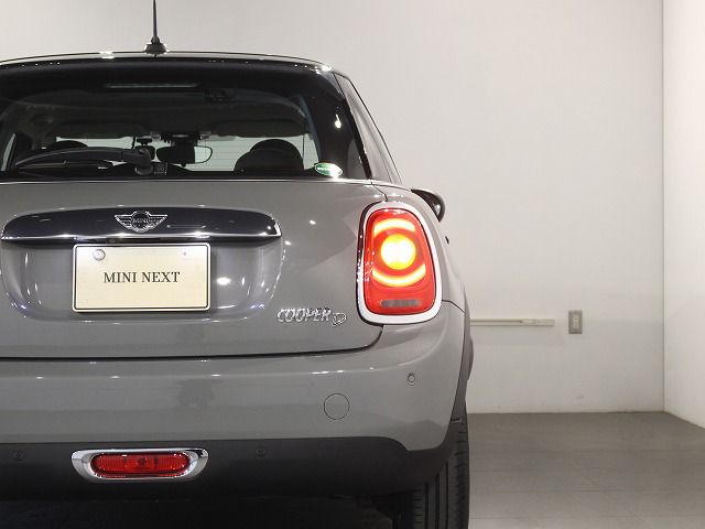 F55 COOPER D (AT)