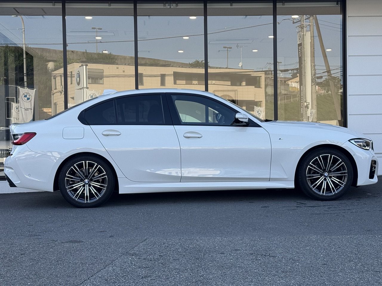 G20 320d xDrive RHD Saloon