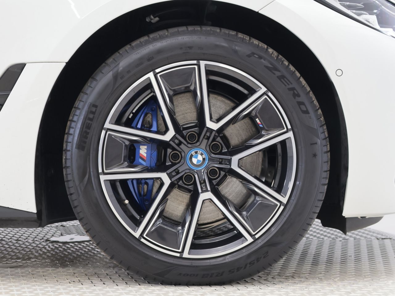 G26 i4 eDrive40 RHD