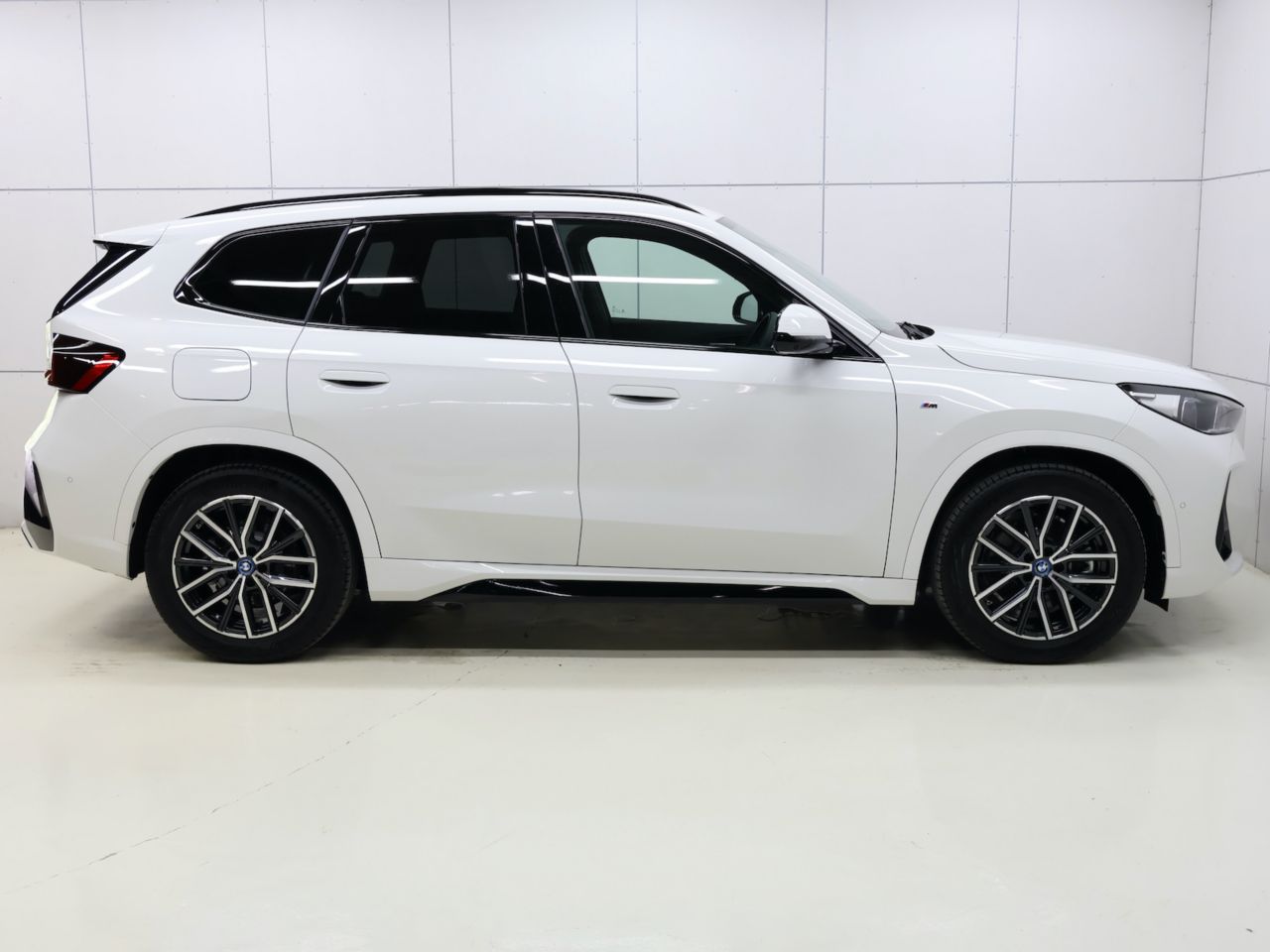 U11 iX1 xDrive30