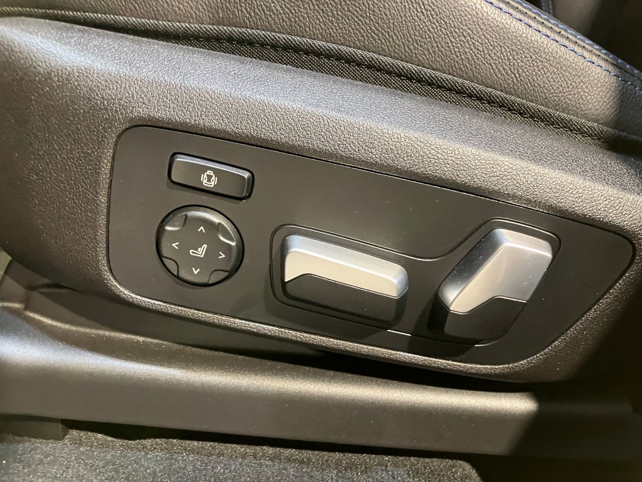 G02 X4 M40i RHD LCI