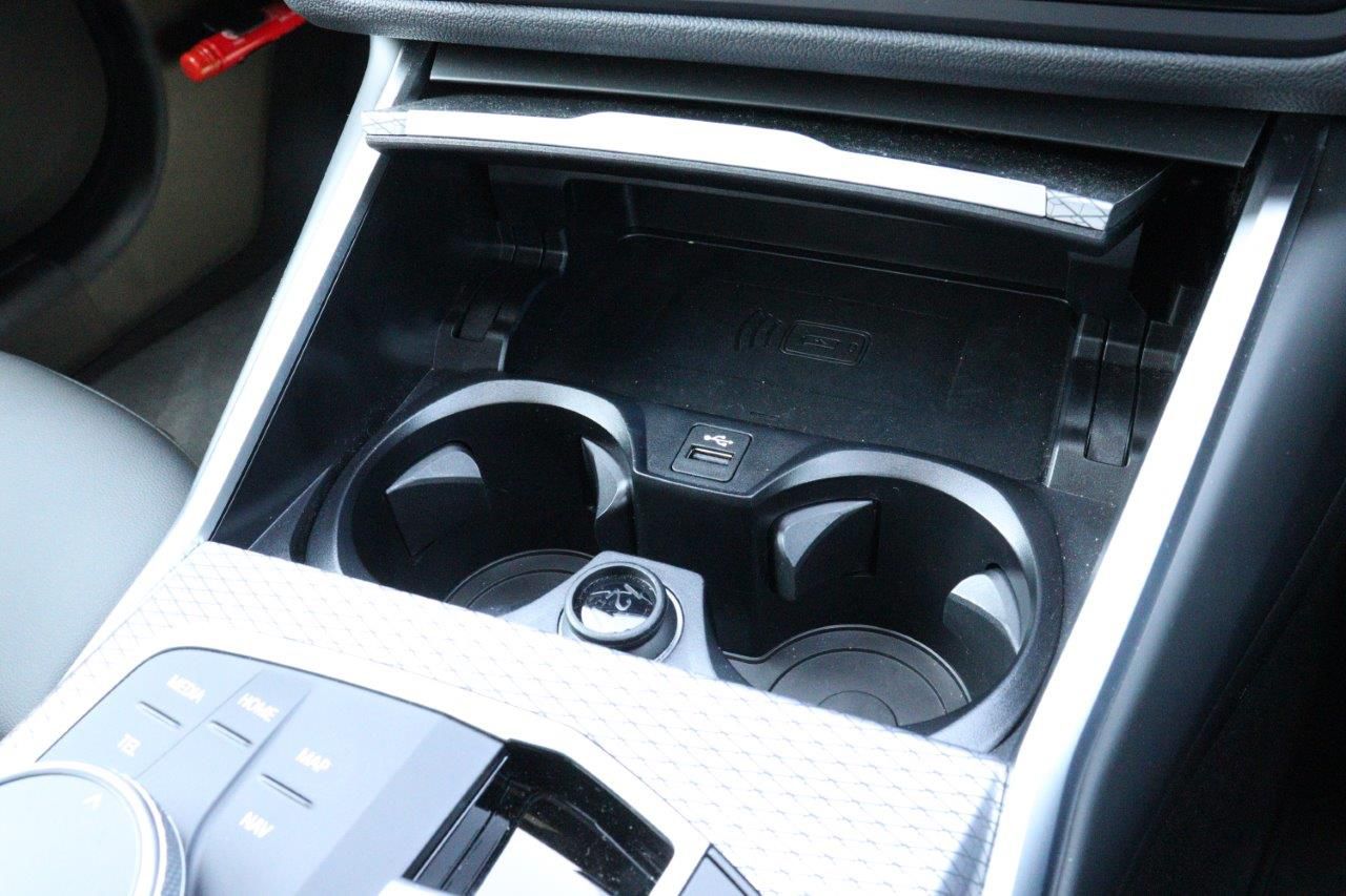 320d xDrive Berline RHD