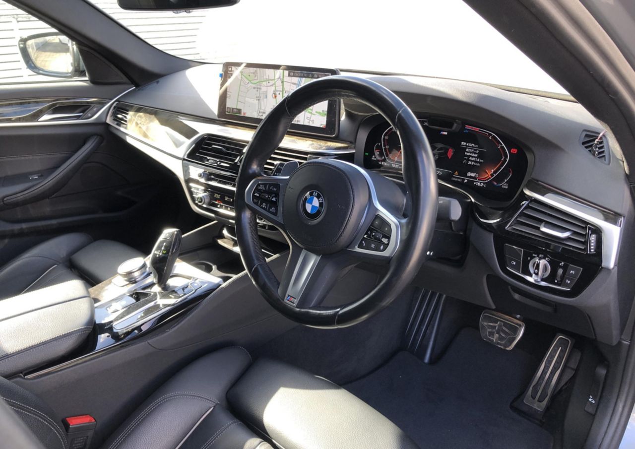 520d xDrive Sedan RHD