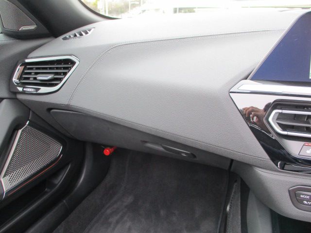 G29 z4 sDrive20i RHD
