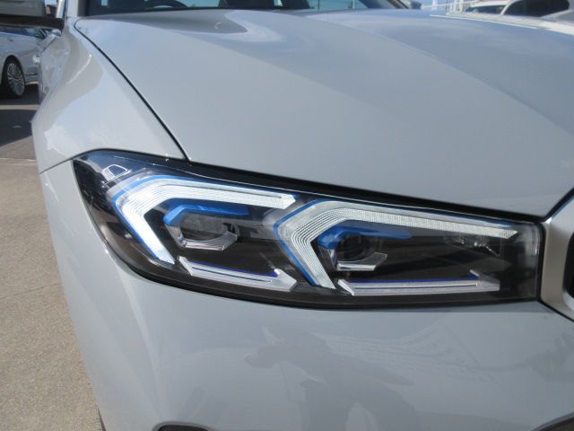 320d xDrive Berline RHD