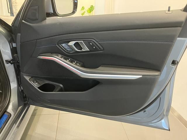 320d xDrive Berline RHD