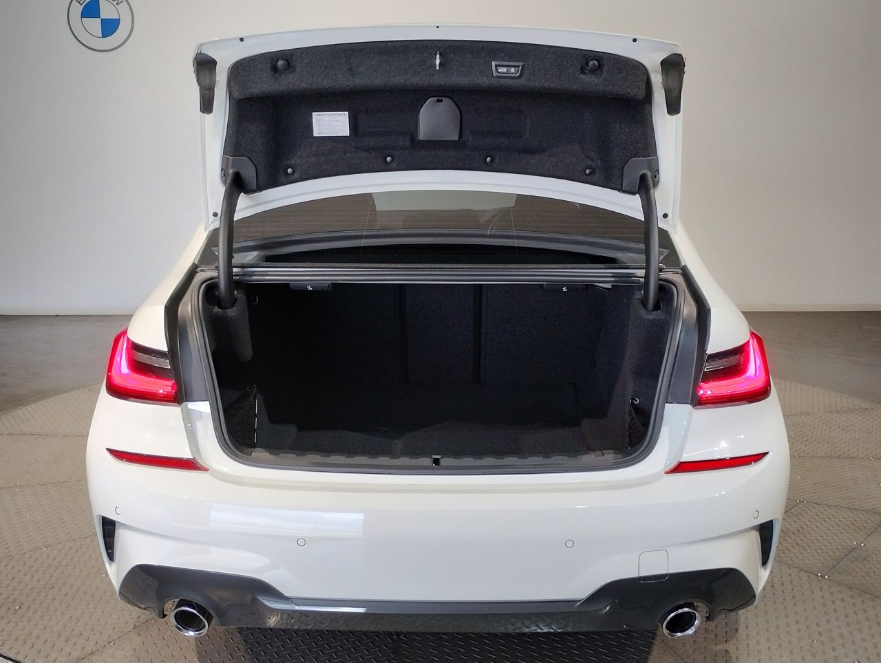 G20 320d xDrive RHD Saloon