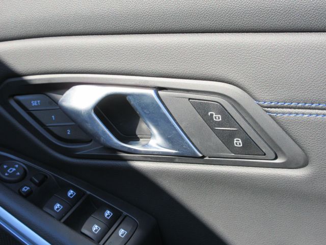 320d xDrive Berline RHD