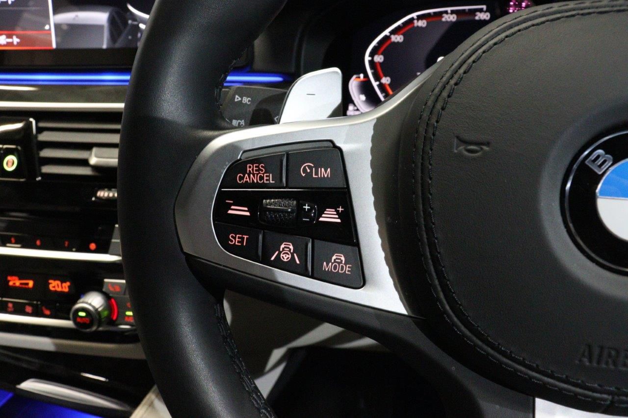 520d xDrive Sedan RHD