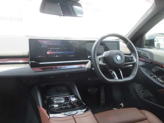 BMW i5 eDrive40 M Sport RHD