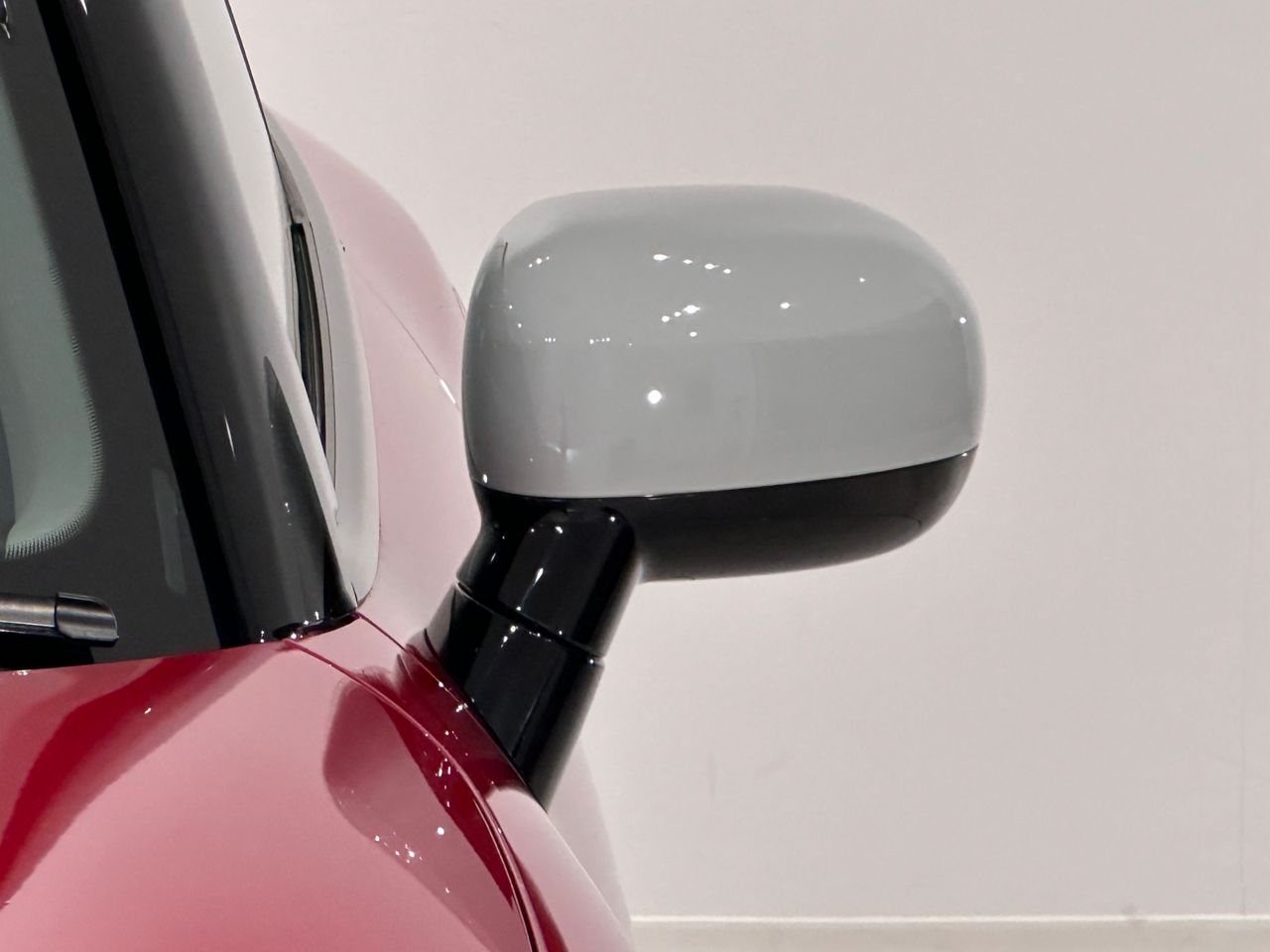 J01 MINI Cooper E