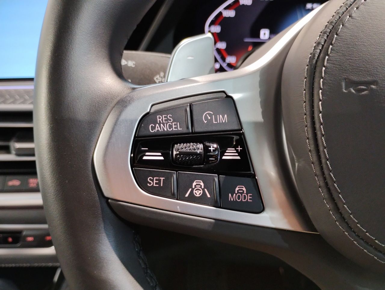 X* M50i RHD