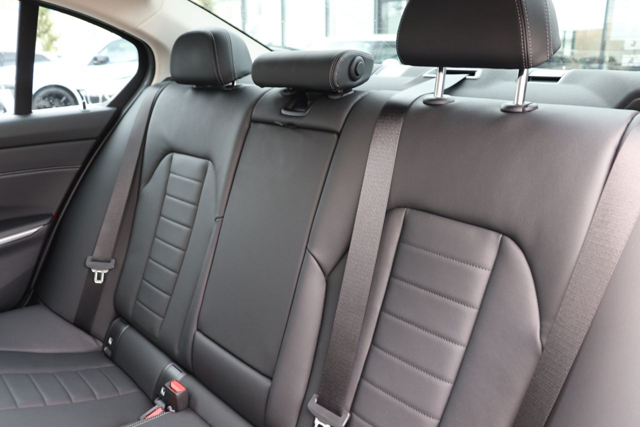 G20 320d xDrive RHD Saloon