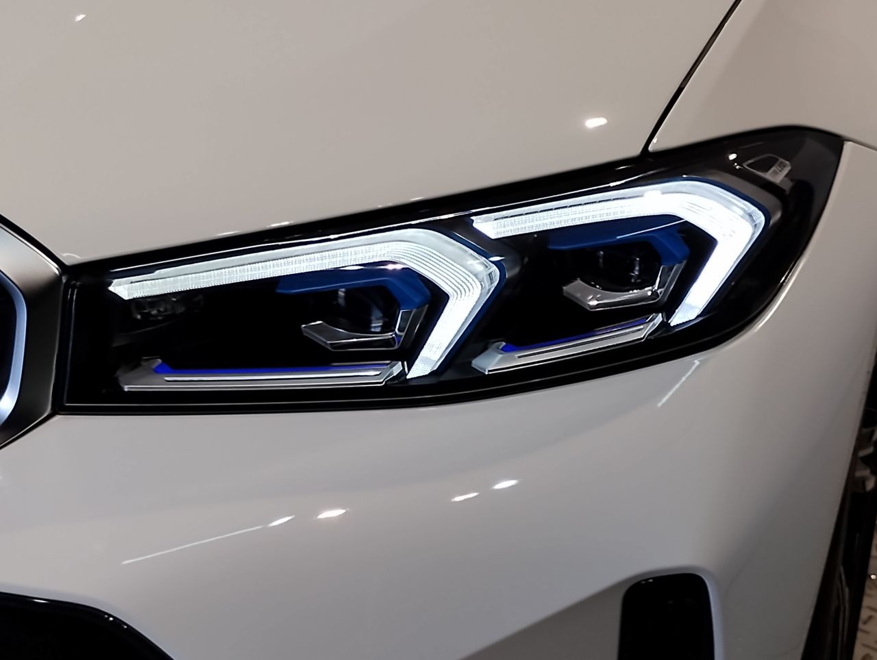 320d xDrive Berline RHD