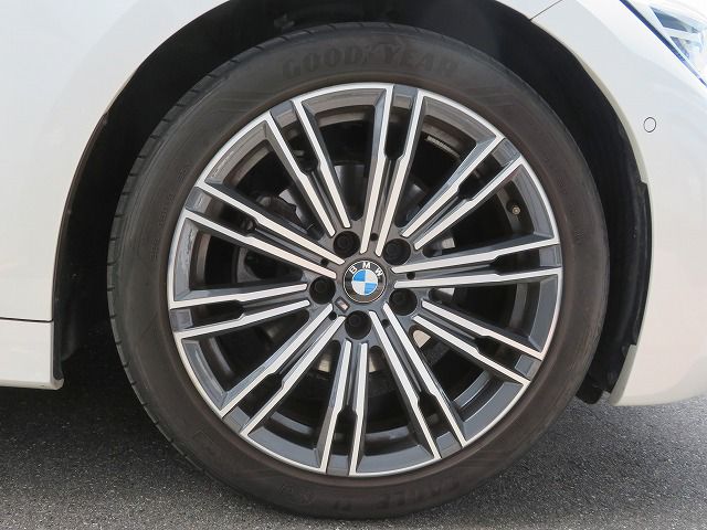 G20 320d xDrive RHD Saloon