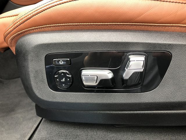 X7 xDrive40d RHD US
