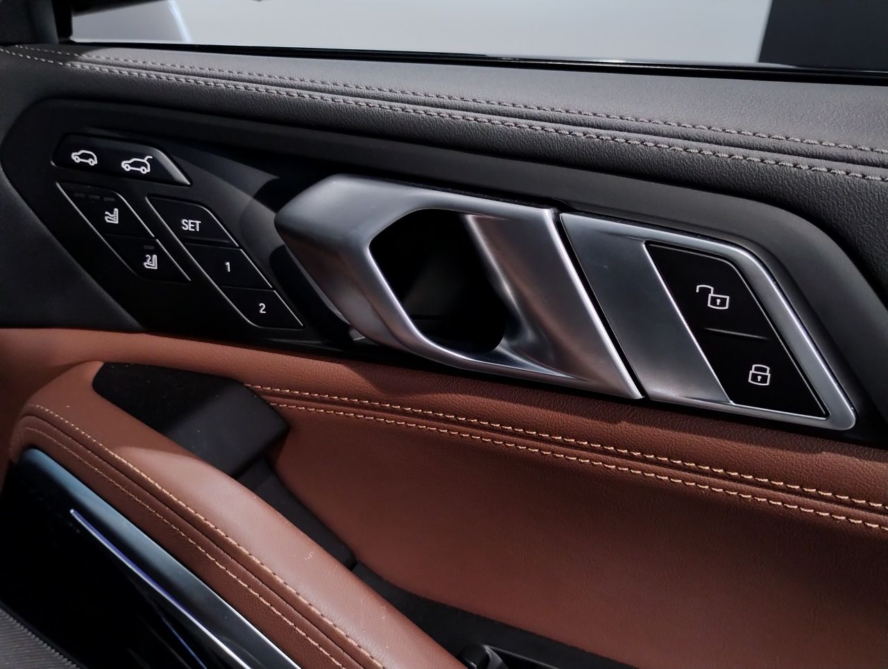 X6 M60i xDrive RHD
