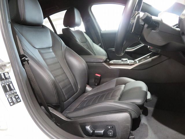 320d xDrive Berline RHD