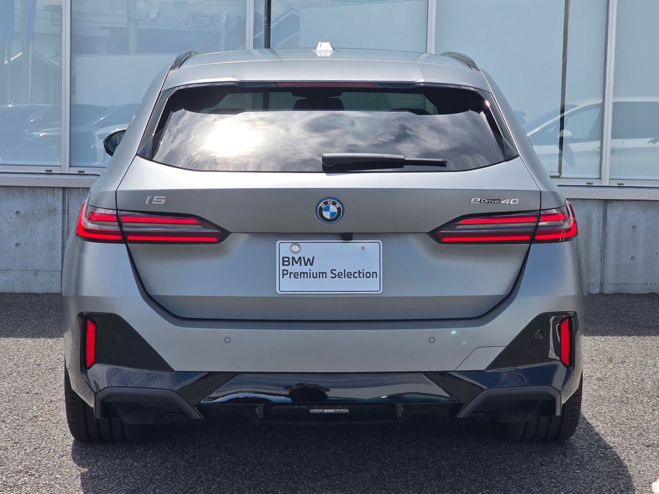 BMW i5 eDrive40 M Sport RHD