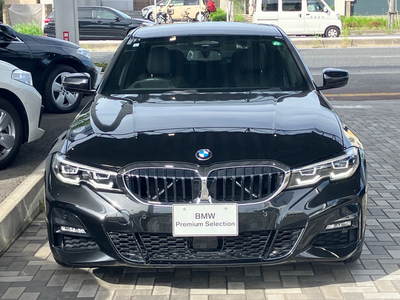 320i Sedan RHD