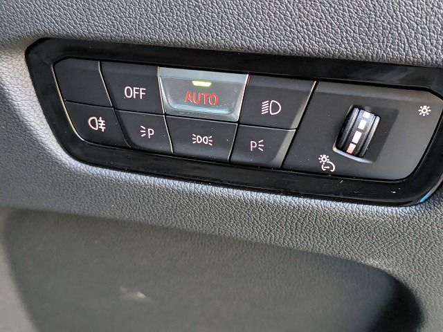 320d xDrive Berline RHD