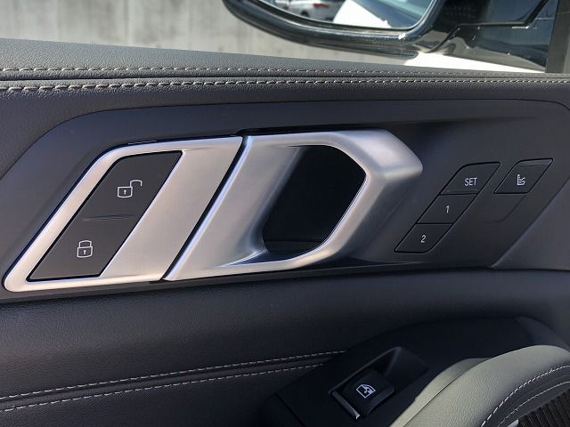 X5 M60i xDrive RHD