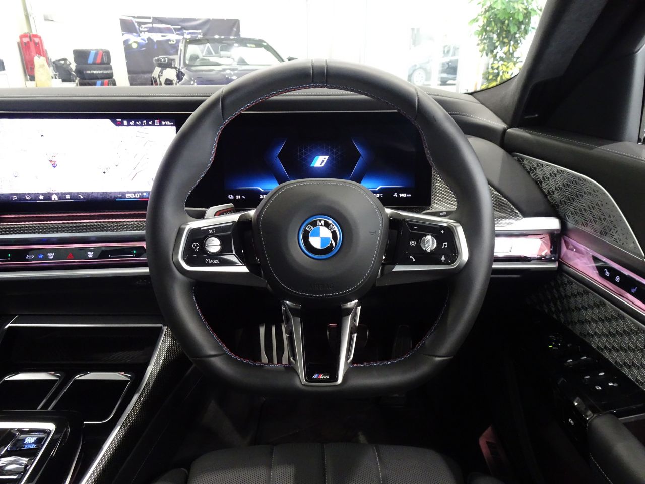 BMW i7 M70 xDrive Sedan RHD