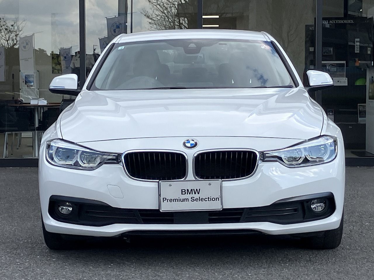 320I SEDAN RHD