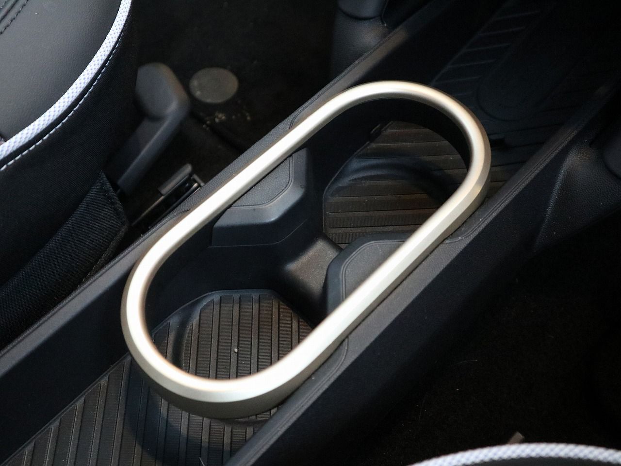 J01 MINI Cooper E