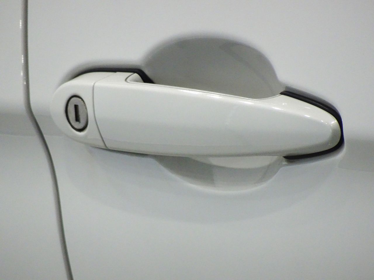 320D SEDAN RHD